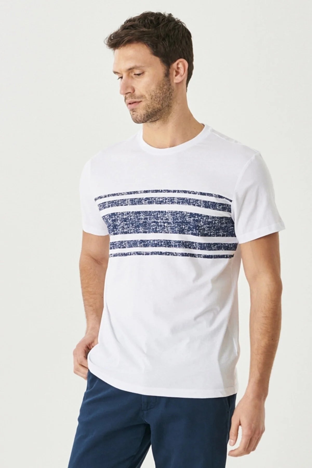 Men's White Slim Fit Crew-Neck 100% Cotton Printed T-Shirt