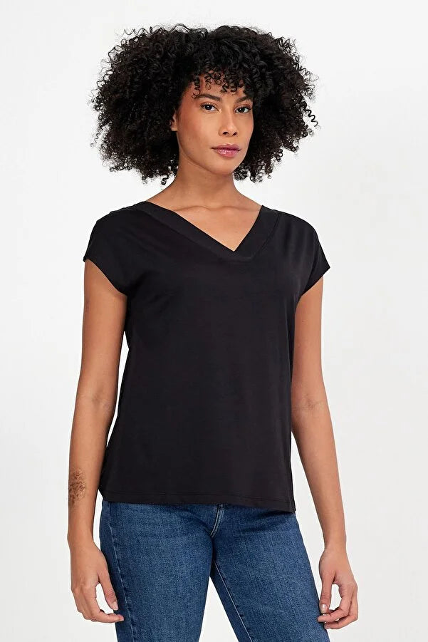 Women's Black V-Neck Back Detailed T-Shirt