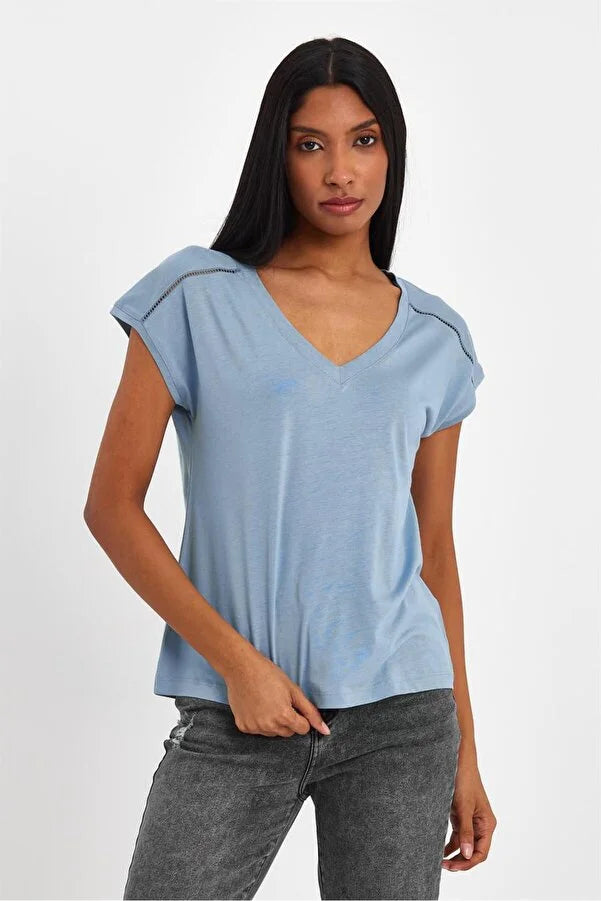 Women's Sky Blue V-Neck Regular Fit Detailed T-Shirt