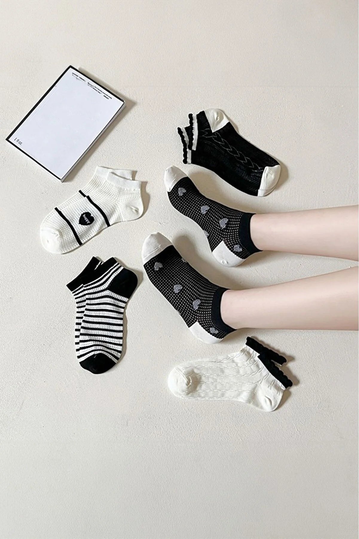 Women's Patterned  Black & White Socks (5 pairs)